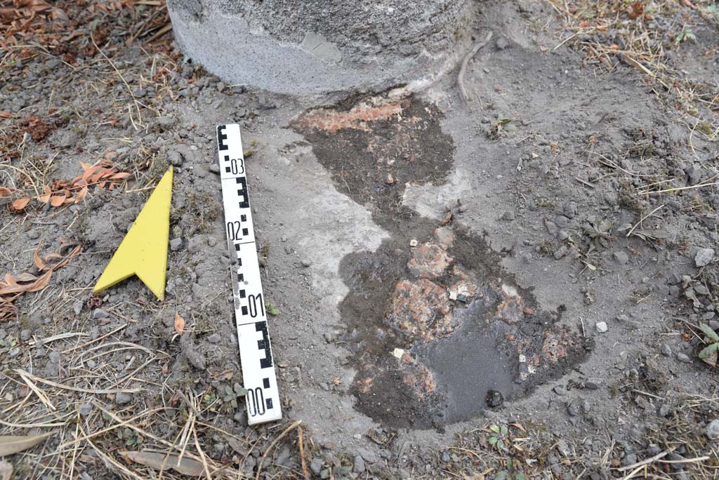 I.4.25 Pompeii. September 2020. Upper Peristyle 56, detail from base of column.
Foto Tobias Busen, ERC Grant 681269 D�COR

