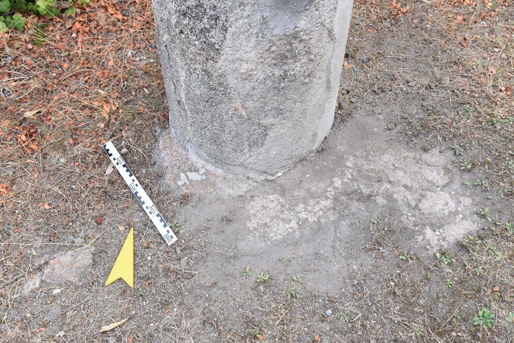 I.4.25 Pompeii. September 2020. Upper Peristyle 56, detail from base of column.
Foto Tobias Busen, ERC Grant 681269 D�COR
