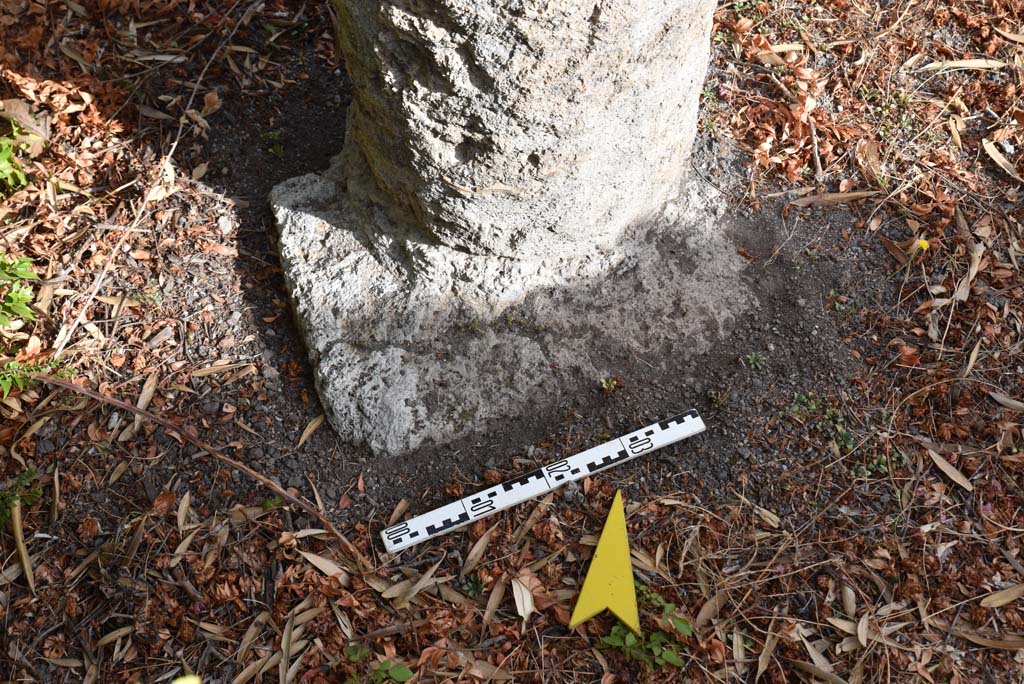 I.4.25 Pompeii. September 2020. Upper Peristyle 56, base of column.
Foto Tobias Busen, ERC Grant 681269 D�COR
