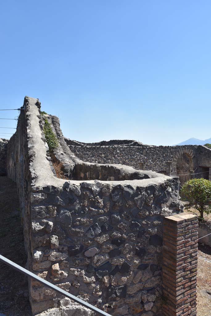 I.4.25 Pompeii. September 2020. 
East side of steps from south portico of upper peristyle 56, down to north portico of middle peristyle 17.
Foto Tobias Busen, ERC Grant 681269 D�COR
