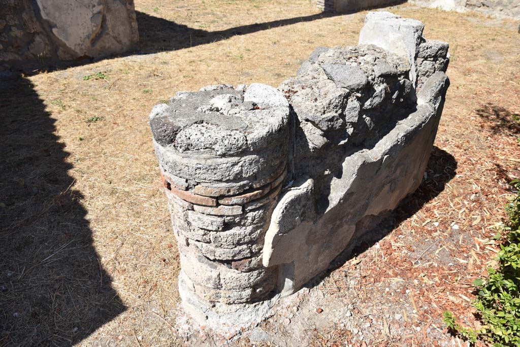 I.4.25 Pompeii. September 2020. Upper Peristyle 56, looking west towards vestibule area. 
Foto Tobias Busen, ERC Grant 681269 D�COR

