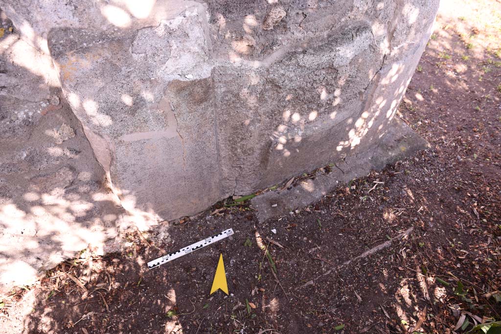 I.4.25 Pompeii. October 2019. Upper Peristyle 56, looking north towards detail from south side of pilaster/wall of area on north portico.
Foto Tobias Busen, ERC Grant 681269 D�COR

