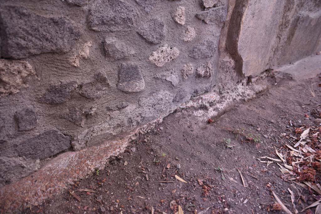 I.4.25 Pompeii. September 2020. Upper Peristyle 56, looking east along south wall in north-west corner.
Foto Tobias Busen, ERC Grant 681269 D�COR.
