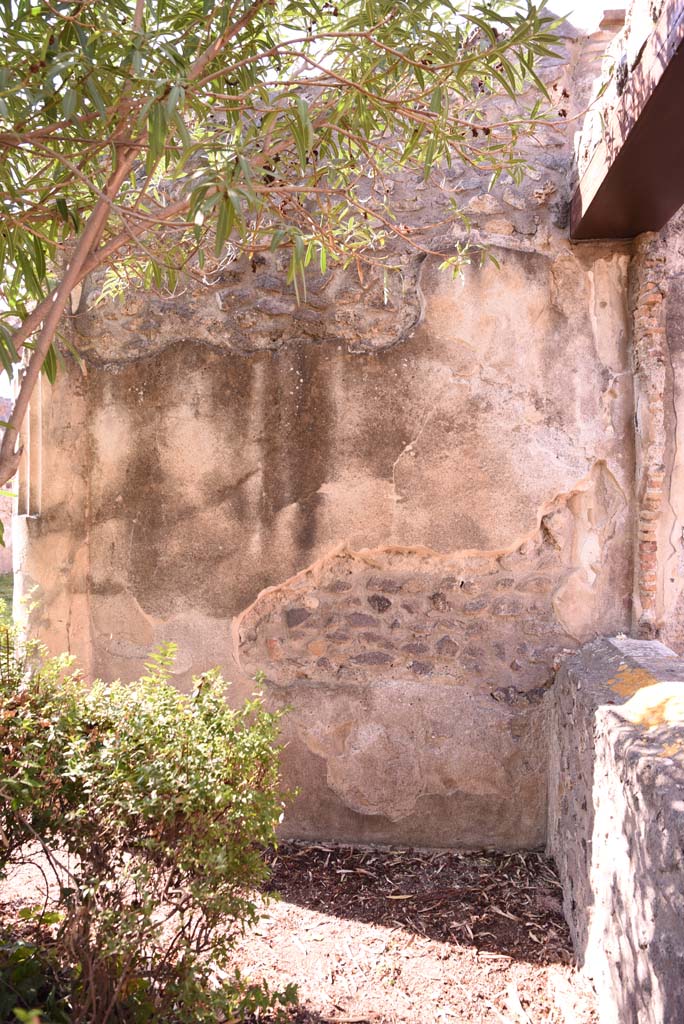 I.4.25 Pompeii. October 2019. Upper Peristyle 56, looking west to wall at side of window in north-west corner.
Foto Tobias Busen, ERC Grant 681269 D�COR
