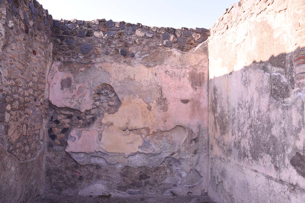 I.4.25 Pompeii. October 2019. Upper peristyle 56, looking towards north wall, and north-east corner in vestibule in north-west corner.
Foto Tobias Busen, ERC Grant 681269 D�COR
