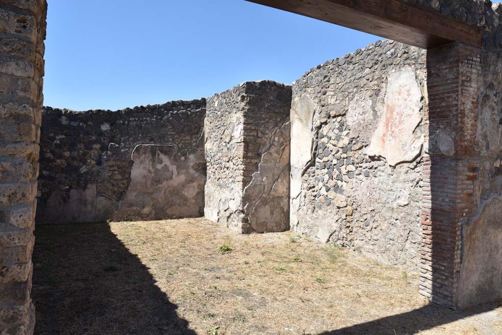 I.4.25 Pompeii. September 2020. Room 57, looking north-west from entrance doorway.
Foto Tobias Busen, ERC Grant 681269 D�COR.
