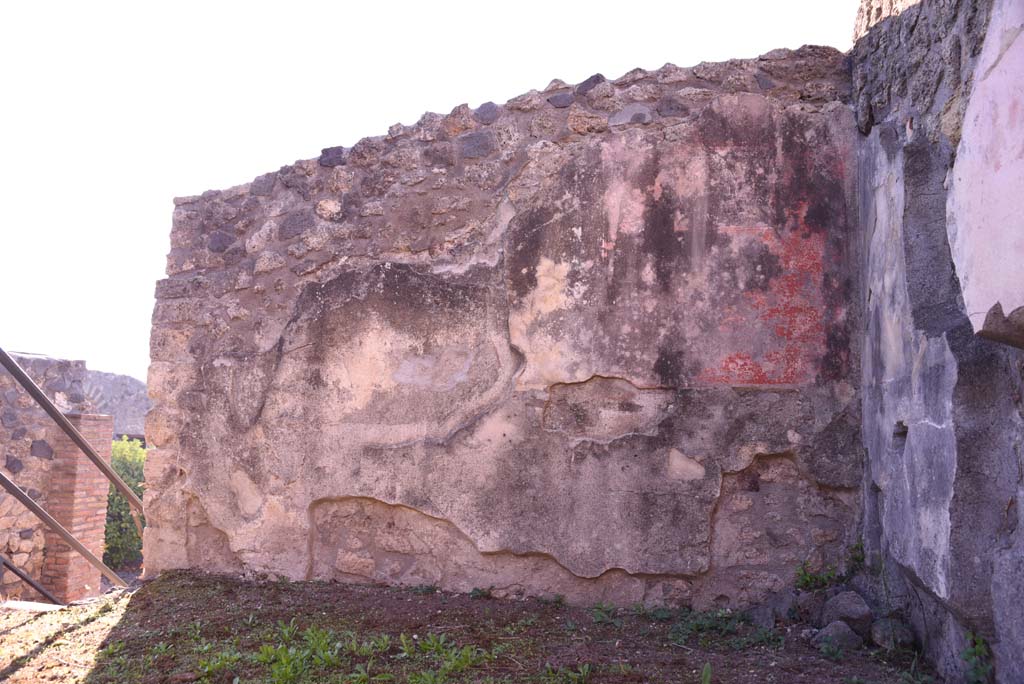 I.4.25 Pompeii. October 2019. Upper peristyle 56, looking towards south wall in south-west corner, with steps to middle peristyle, on left.
Foto Tobias Busen, ERC Grant 681269 D�COR
