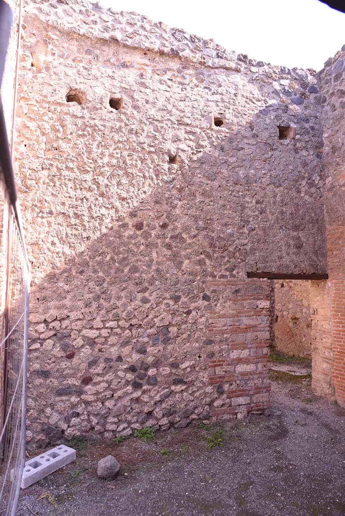 I.4.26 Pompeii. October 2019. East wall with doorway to drying room ?
Foto Tobias Busen, ERC Grant 681269 D�COR.
