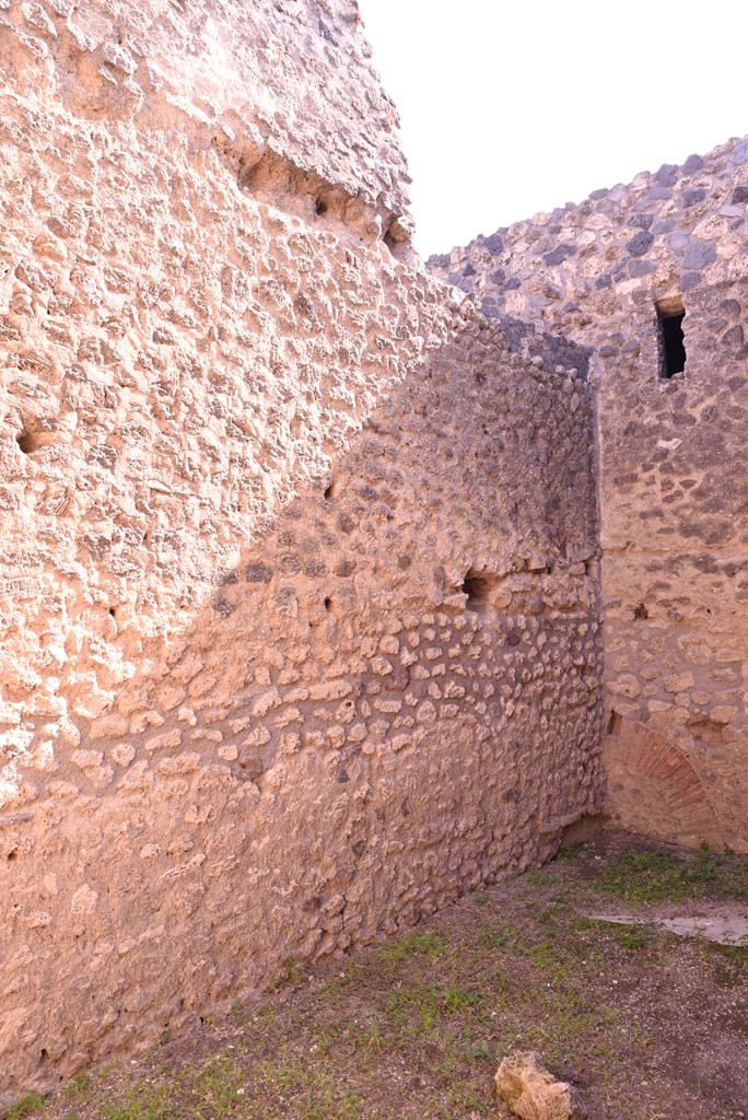 I.4.26 Pompeii. October 2019. East wall with upper floors.
Foto Tobias Busen, ERC Grant 681269 D�COR.
