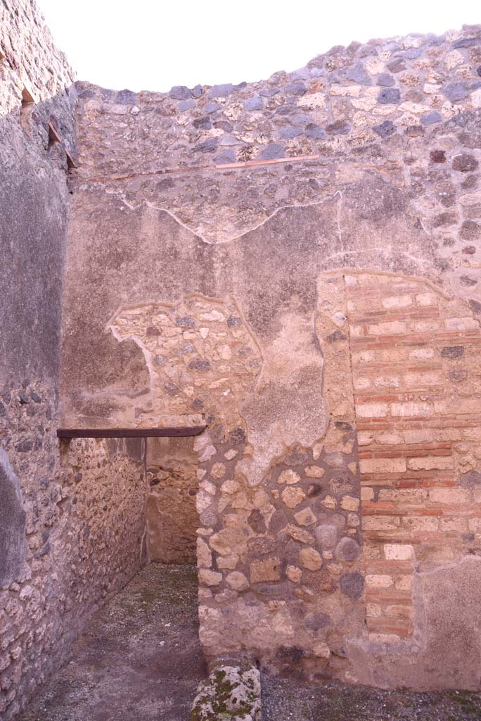 I.4.27 Pompeii. October 2019. Looking through doorway to rear room in south-east corner.
Foto Tobias Busen, ERC Grant 681269 D�COR.
