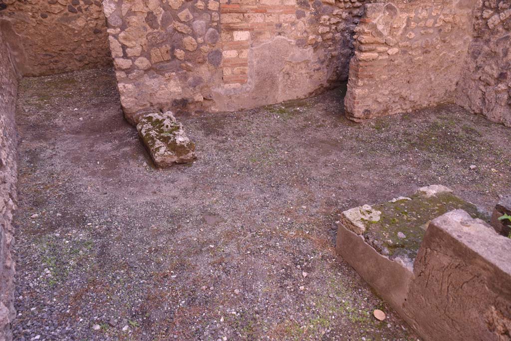 I.4.27 Pompeii. October 2019. Looking south to doorway to rear room, on left, and latrine, on right.
Foto Tobias Busen, ERC Grant 681269 D�COR.
