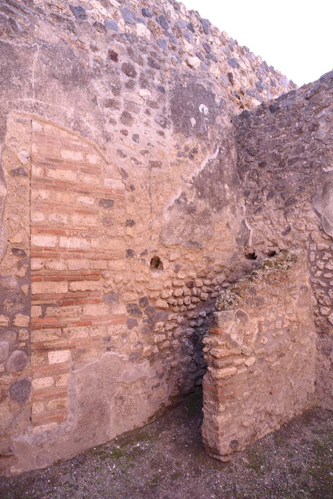 I.4.27 Pompeii. October 2019. Looking south-west towards corner with latrine.
Foto Tobias Busen, ERC Grant 681269 D�COR.
