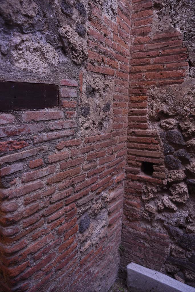 I.4.28 Pompeii. October 2019. Room 65, detail from north-east corner.
Foto Tobias Busen, ERC Grant 681269 D�COR.
