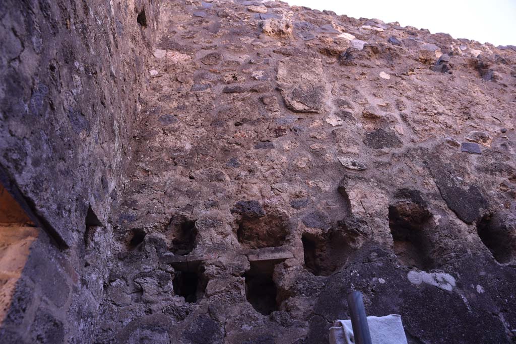 I.4.28 Pompeii. October 2019. Room 65, upper south end of west wall.
Foto Tobias Busen, ERC Grant 681269 D�COR.
