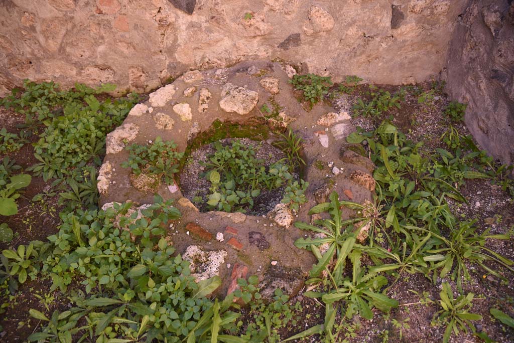 I.4.28 Pompeii. October 2019. Room 27, structure near south end of west wall. 
Foto Tobias Busen, ERC Grant 681269 D�COR.

