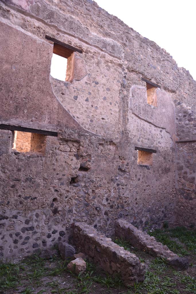 I.4.28 Pompeii. October 2019. 
Room 27, looking south along east wall with windows onto Vicolo del Citarista.
Foto Tobias Busen, ERC Grant 681269 D�COR.
