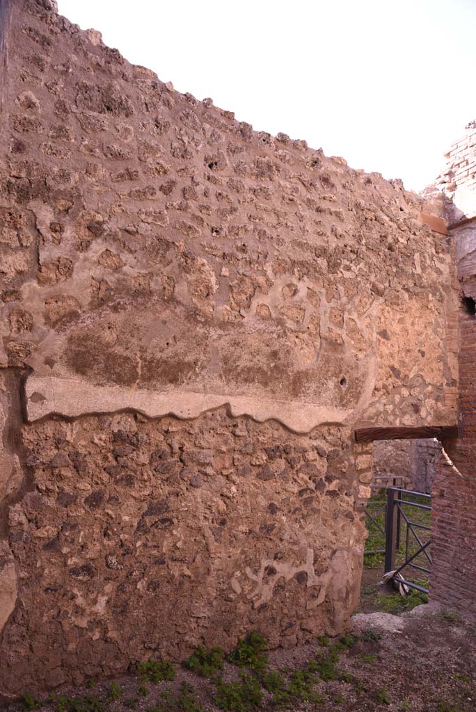 I.4.28 Pompeii. October 2019. Room 29, west wall at south end with doorway into entrance corridor.
Foto Tobias Busen, ERC Grant 681269 D�COR.
