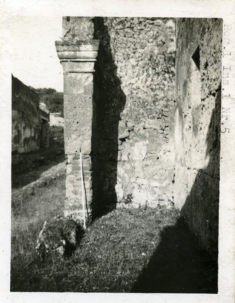I.5.1 Pompeii, but shown as I.1.5 on photo. Pre-1937-39. Looking east towards left end of portico.
Photo courtesy of American Academy in Rome, Photographic Archive. Warsher collection no. 1202.