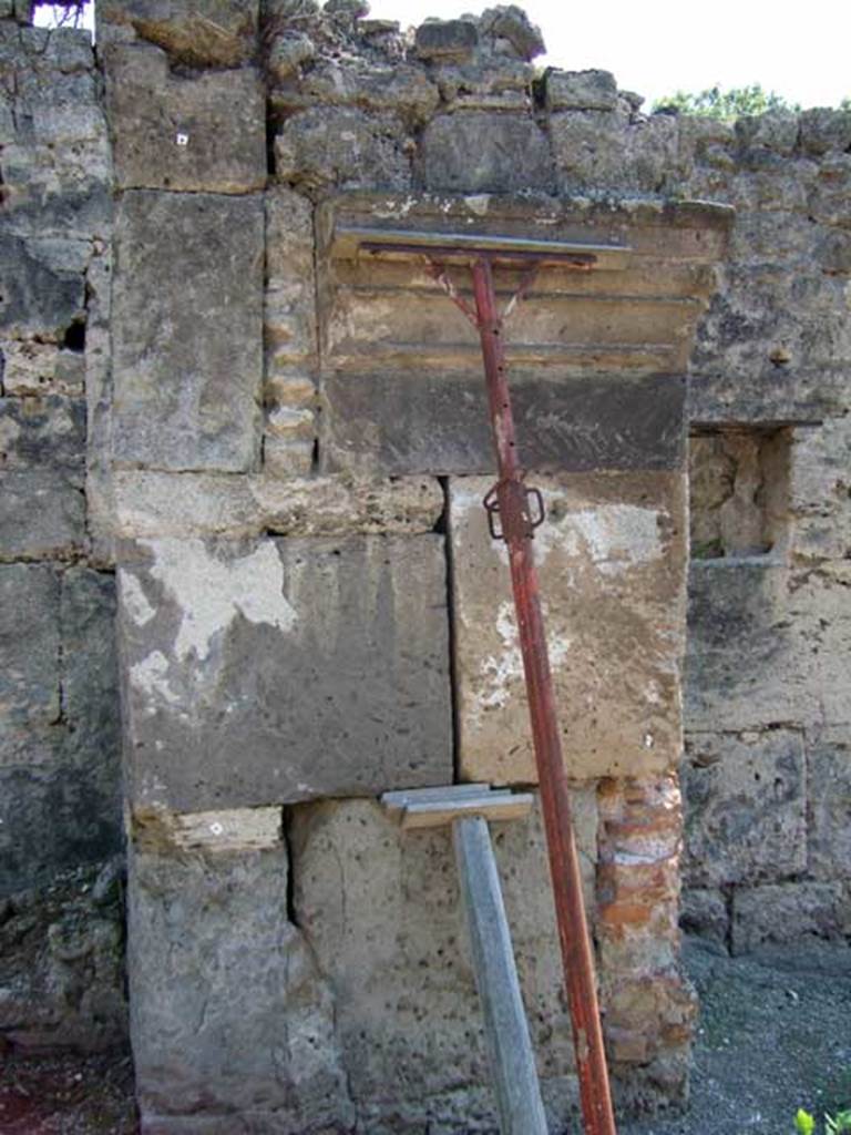 I.5.1 Pompeii. September 2005. Detail of portico or structure on east side, in roadway between I.5.1 and I.5.2. Looking south.