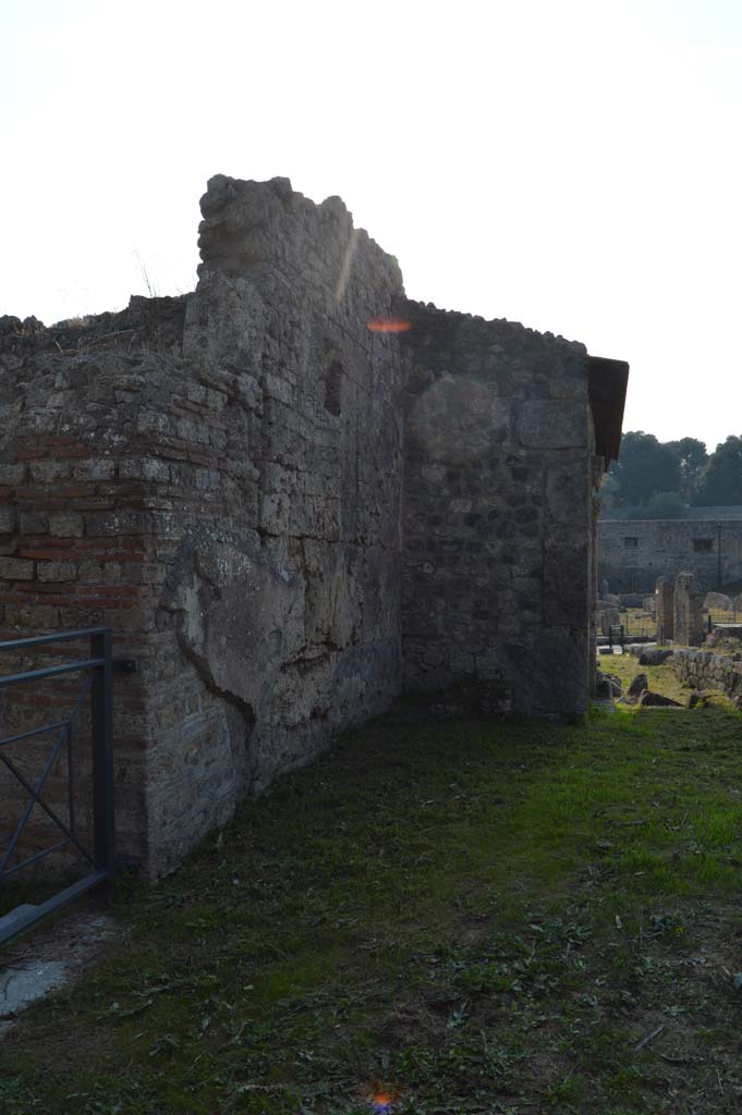 I.5.1, on right, with I.5.2, on left. October 2017.
Looking west towards street altar, on east side of structure.
Foto Taylor Lauritsen, ERC Grant 681269 DÉCOR.