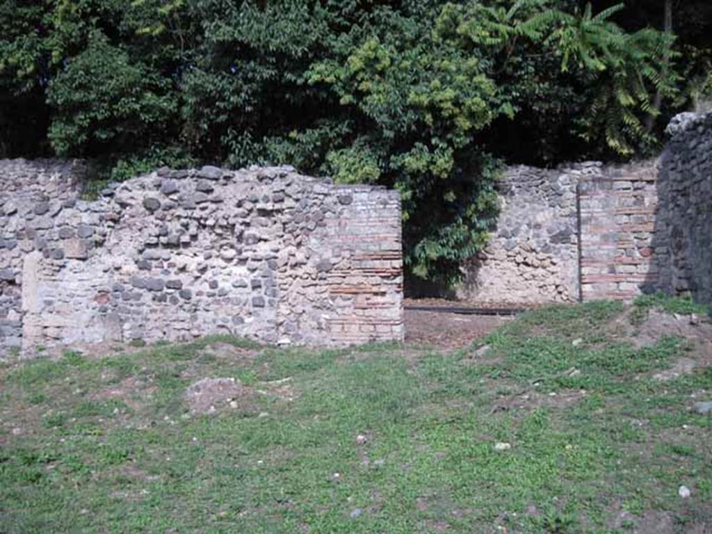I.5.3 Pompeii. September 2010. Looking east towards entrance, from large open area. Photo courtesy of Drew Baker.