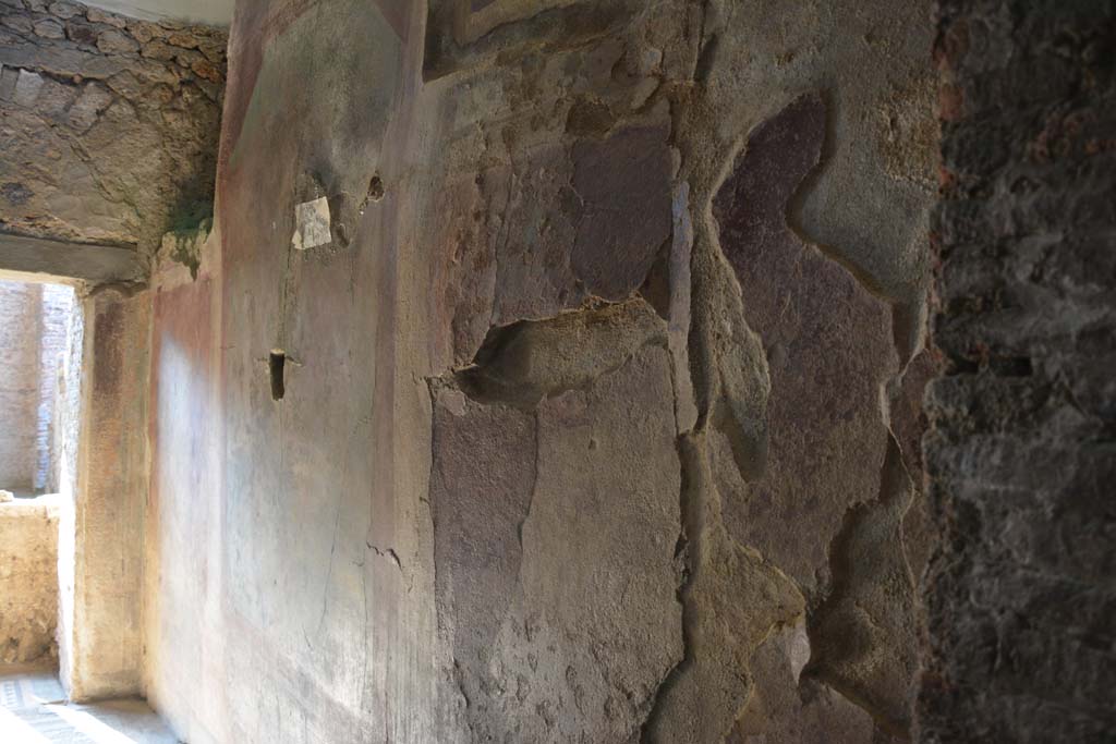 I.6.2 Pompeii. March 2019. Looking south along west wall of oecus/triclinium.
Foto Annette Haug, ERC Grant 681269 DÉCOR.
