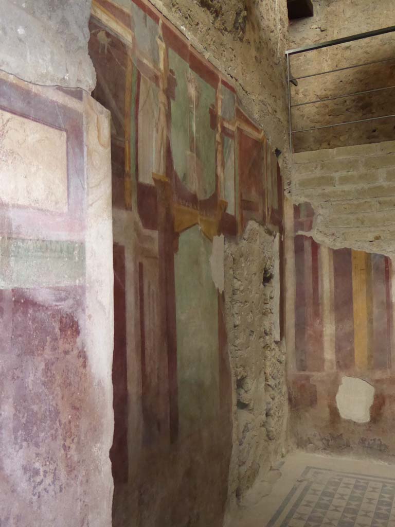 I.6.2 Pompeii. September 2017. Looking east along north wall of Frigidarium.
Foto Annette Haug, ERC Grant 681269 DÉCOR.