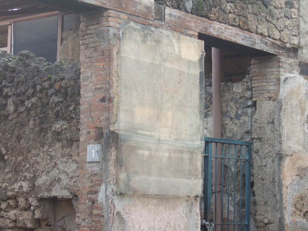 Painted electoral recommendations written between entrances I.6.1 and I.6.2. December 2005. According to Della Corte, this read: Carum II vir. v. a. s.   Vicini facite   [CIL IV 7132] 
See Della Corte, M., 1965.  Case ed Abitanti di Pompei. Napoli: Fausto Fiorentino. (p.289)
According to Epigraphik-Datenbank Clauss/Slaby (See www.manfredclauss.de)
Carum IIvir(um) v(iis) a(edibus) s(acris) p(ublicis)  Vicini facite   [CIL IV 7132]

