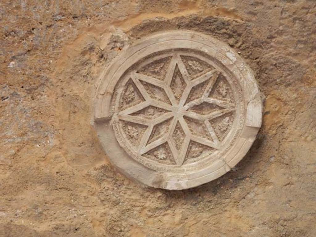 I.6.2 Pompeii. May 2016. Detail of piece of stucco from ceiling of north wing of cryptoporticus. Photo courtesy of Buzz Ferebee.