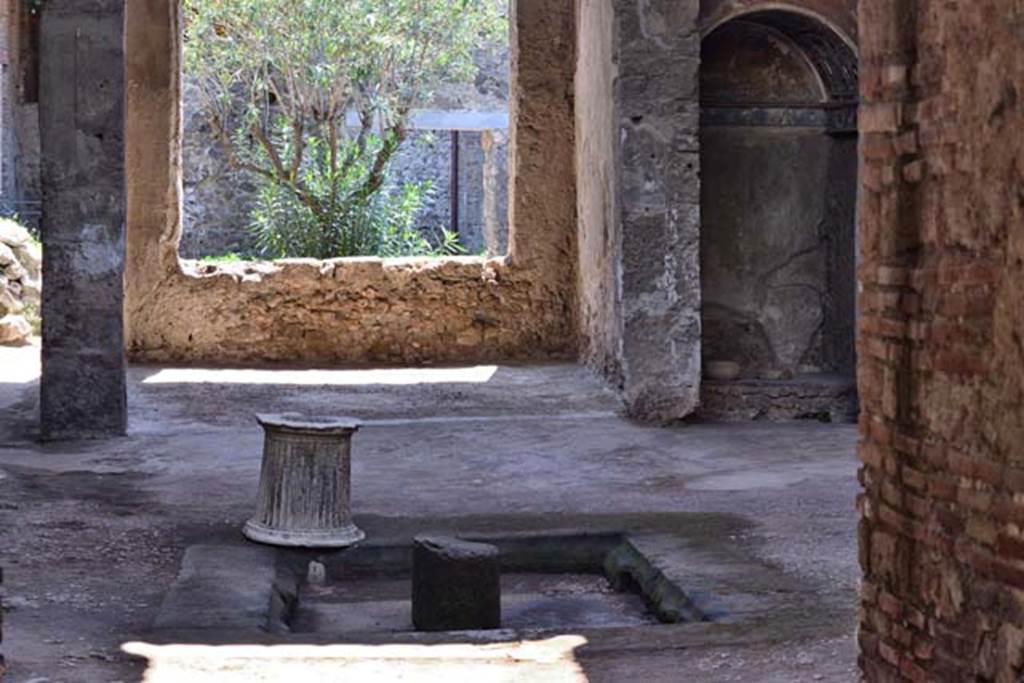I.6.4 Pompeii. April 2018. Looking south across atrium from entrance corridor. Photo courtesy of Ian Lycett-King.
Use is subject to Creative Commons Attribution-NonCommercial License v.4 International.