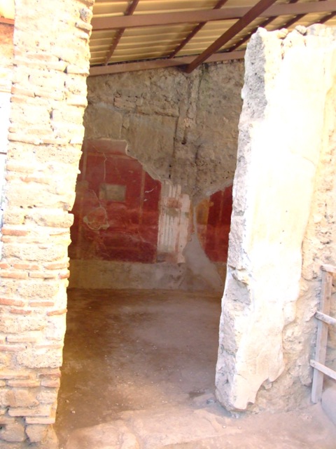II.6.4 Pompeii.  Room 2, East wall.  Small fragment with painting of birds.