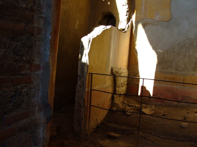 I.6.4 Pompeii. March 2009. Room 5, South wall.