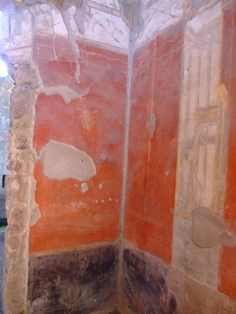 I.6.4 Pompeii. December 2005.  Corner of doorway on south side of Room 6.
