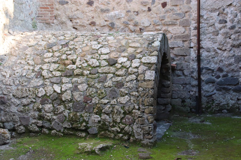 I.6.4 Pompeii. October 2022.
Room 13, structure for industrial activity against east wall at north end. Photo courtesy of Klaus Heese.
According to Spinazzola –
“this was the vaulted temporary “Fornax calcaria”. For work in progress”.
See Spinazzola V., 1953. Pompei alla luce degli Scavi Nuovi di Via dell’Abbondanza (anni 1910-1923). Roma: La Libreria della Stato, (p.446, and fig. 506).