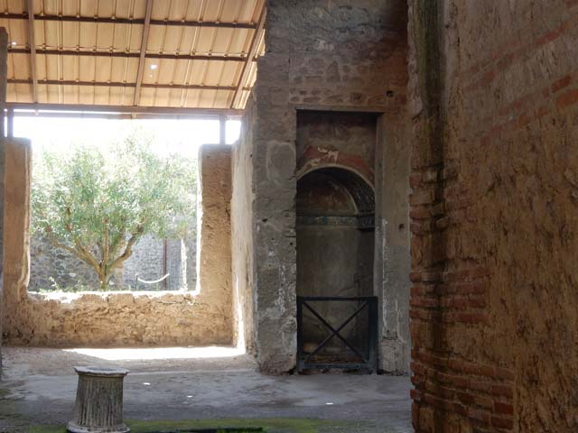 I.6.4 Pompeii.  March 2009.   Room 16, Sacellum. 