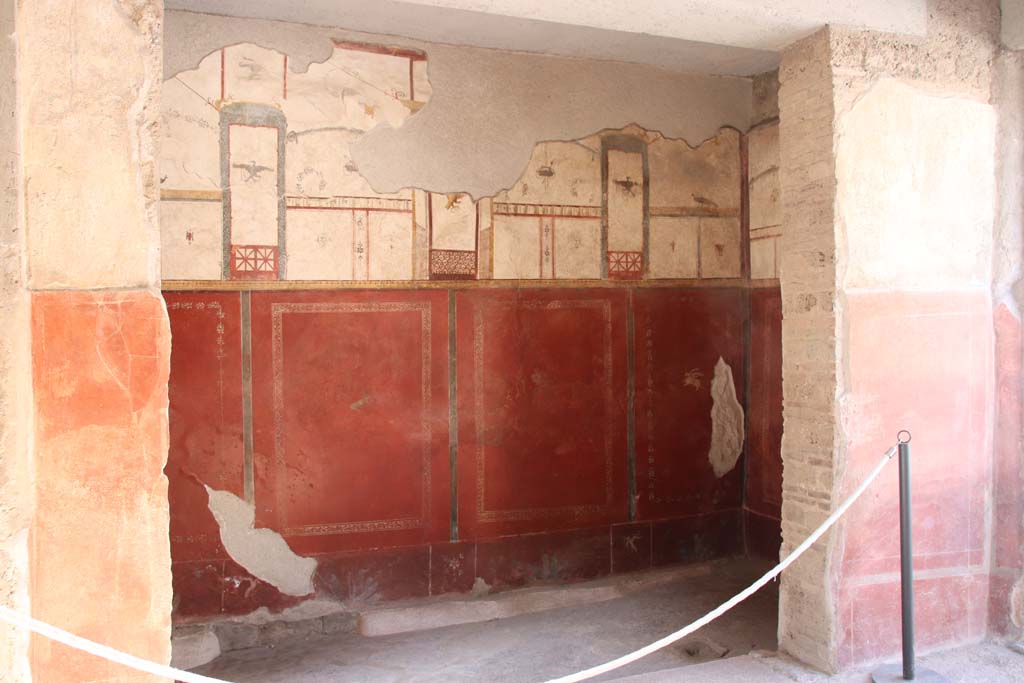 I.6.7 Pompeii. September 2017. Looking towards room on west side of atrium. Photo courtesy of Klaus Heese.