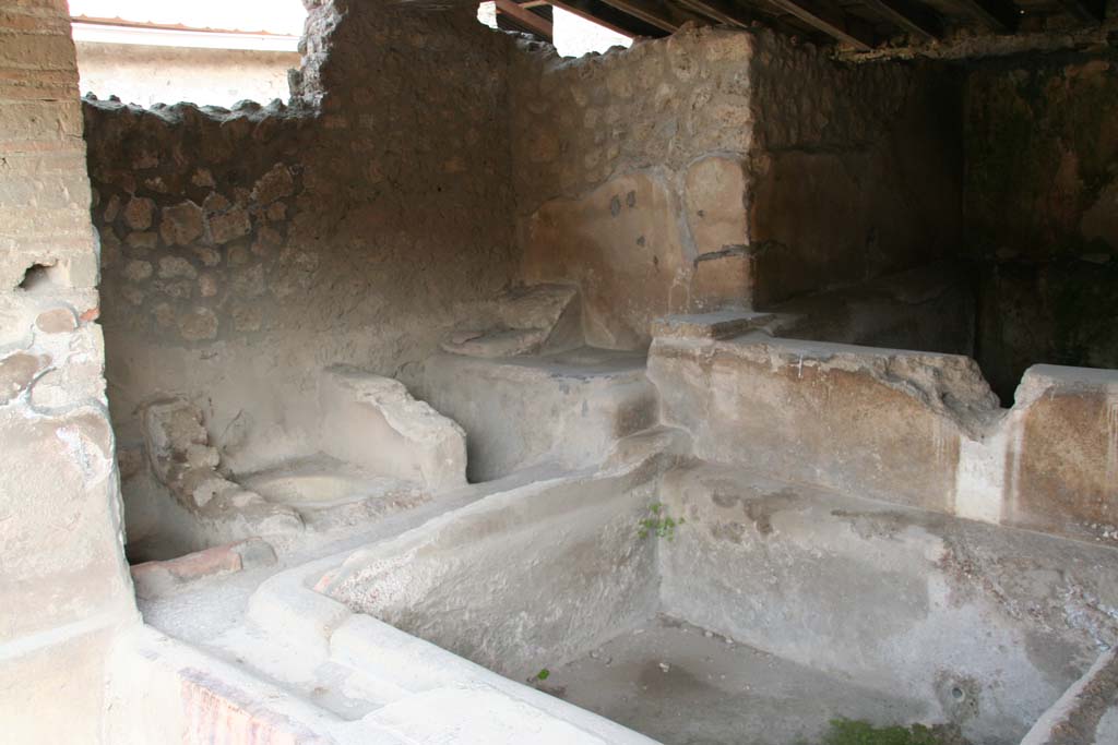 I.6.7 Pompeii. April 2013. Looking towards small treading vats on east side of middle vat.
Photo courtesy of Klaus Heese.