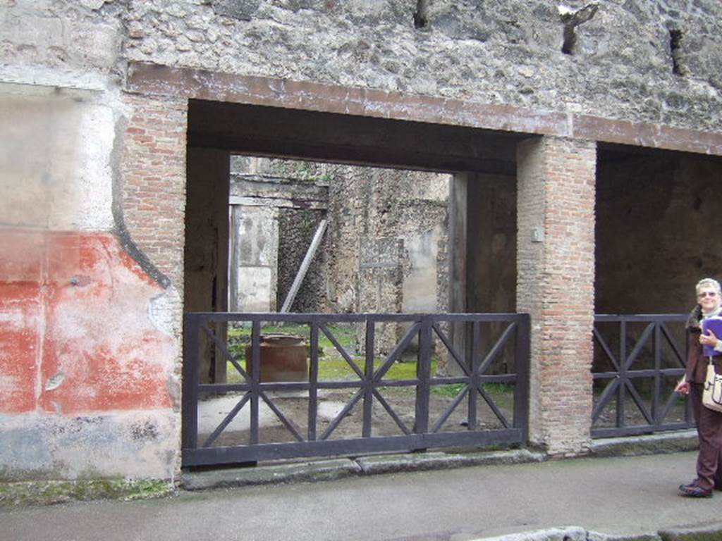 I.6.8 Pompeii. December 2005. Entrance left and I.6.9 right. Holes for supports of a balcony or gallery are above the entrances.