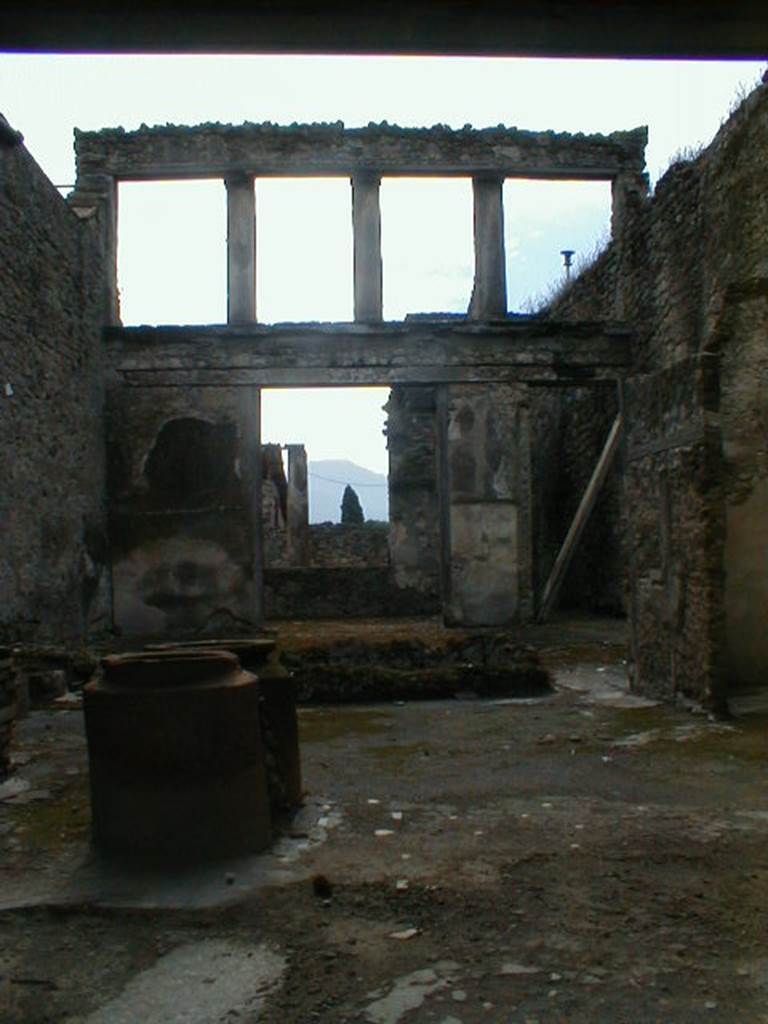 I.6.9 Pompeii. December 2004. Looking south across atrium.