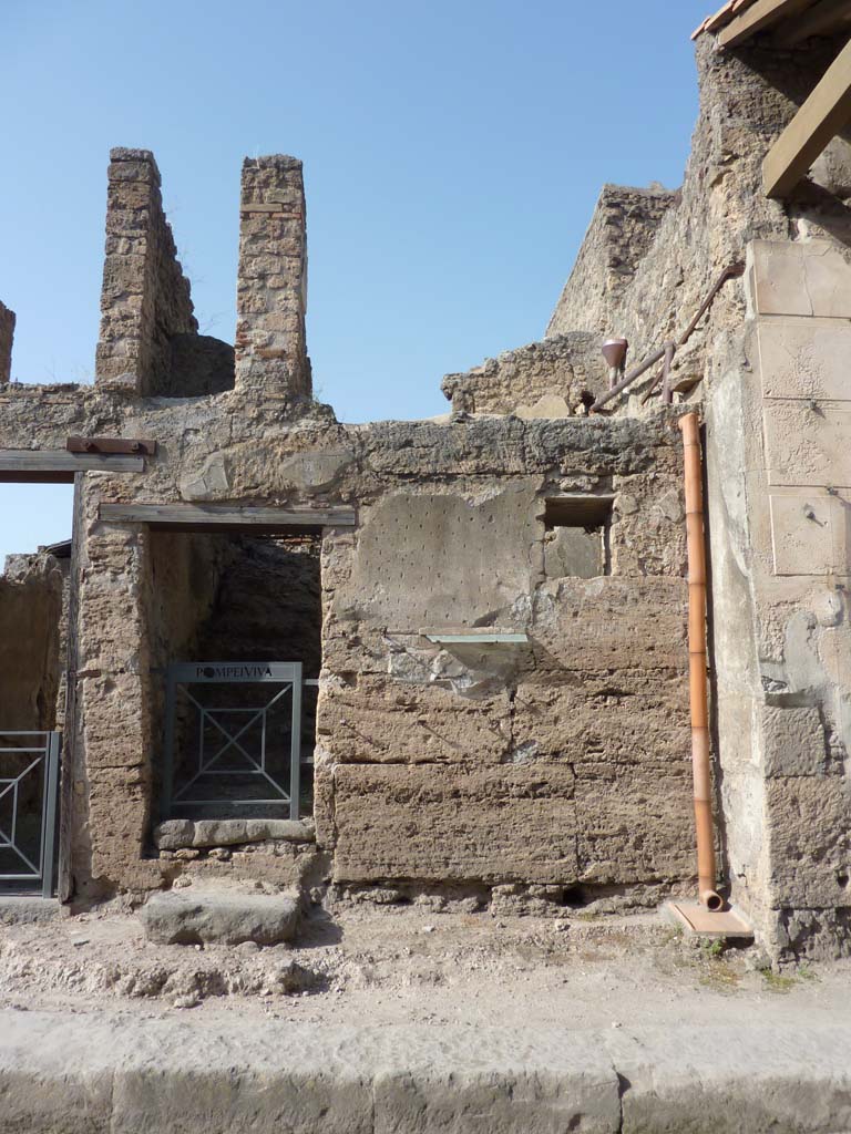 I.6.14 Pompeii. October 2014. Looking north to entrance doorway.
Foto Annette Haug, ERC Grant 681269 DÉCOR