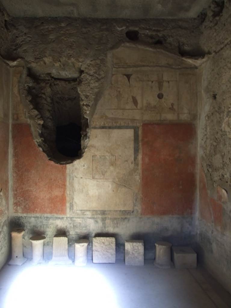 I.6.15 Pompeii. March 2009. Room 11, Exedra. Looking east.