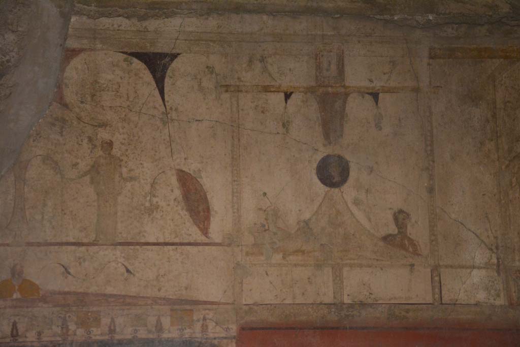 I.6.15 Pompeii. March 2019. Room 11, detail of painted decoration from upper east wall at south end.
Foto Annette Haug, ERC Grant 681269 DÉCOR