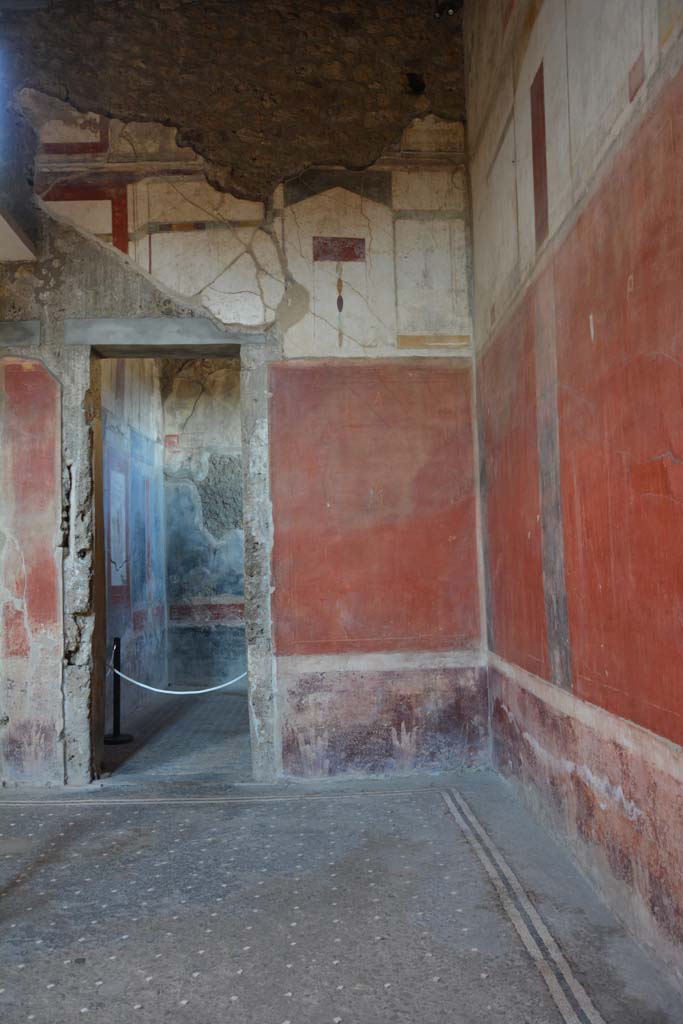 I.6.15 Pompeii. March 2019.
Room 4, north-east corner of atrium, with doorway to room 12, on left.
Foto Annette Haug, ERC Grant 681269 DÉCOR
