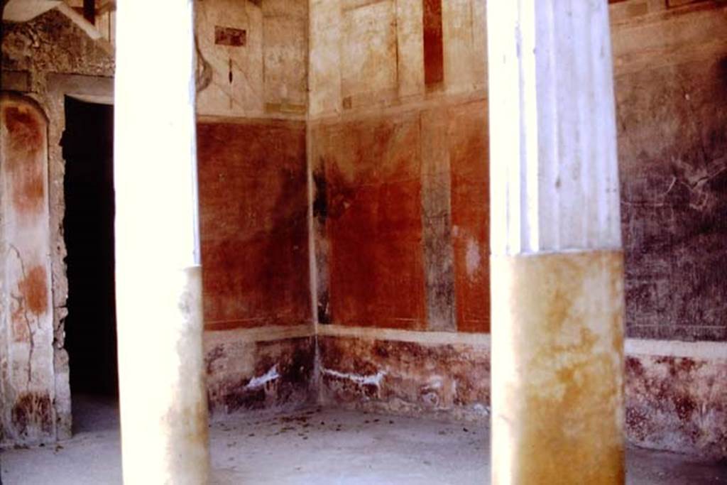 I.6.15 Pompeii. 1968. Room 4, north-east corner of atrium. Photo by Stanley A. Jashemski.
Source: The Wilhelmina and Stanley A. Jashemski archive in the University of Maryland Library, Special Collections (See collection page) and made available under the Creative Commons Attribution-Non Commercial License v.4. See Licence and use details.
J68f0518