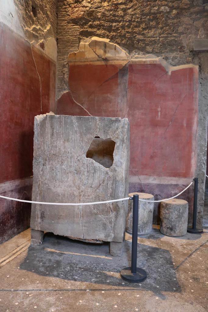 I.6.15 Pompeii. December 2018.
Room 4, looking towards plaster-cast of cupboard in south-east corner of atrium.
Photo courtesy of Aude Durand.