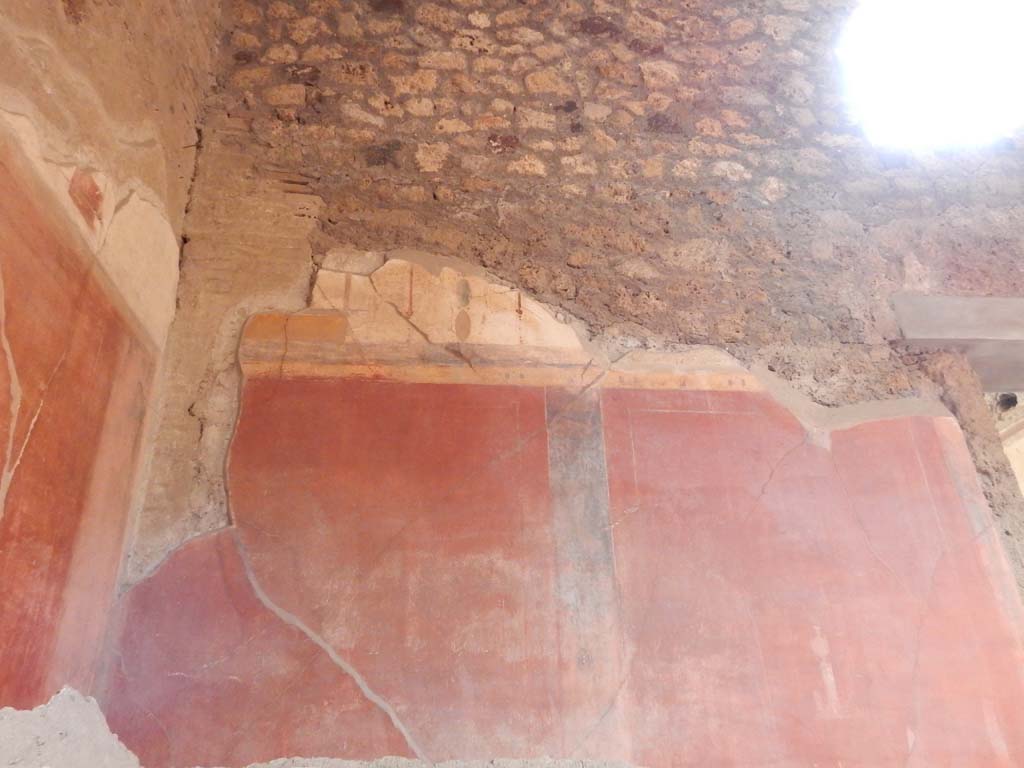 I.6.15 Pompeii. June 2019. Room 4, atrium, upper south wall in south-east corner.
Photo courtesy of Buzz Ferebee.