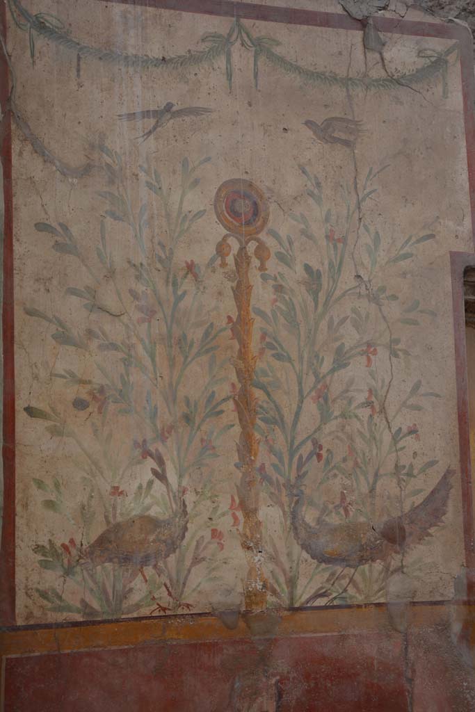 I.6.15 Pompeii. March 2019.
Room 9, wall on west side of small garden, picture with birds, plants and a medallion.
Foto Annette Haug, ERC Grant 681269 DÉCOR