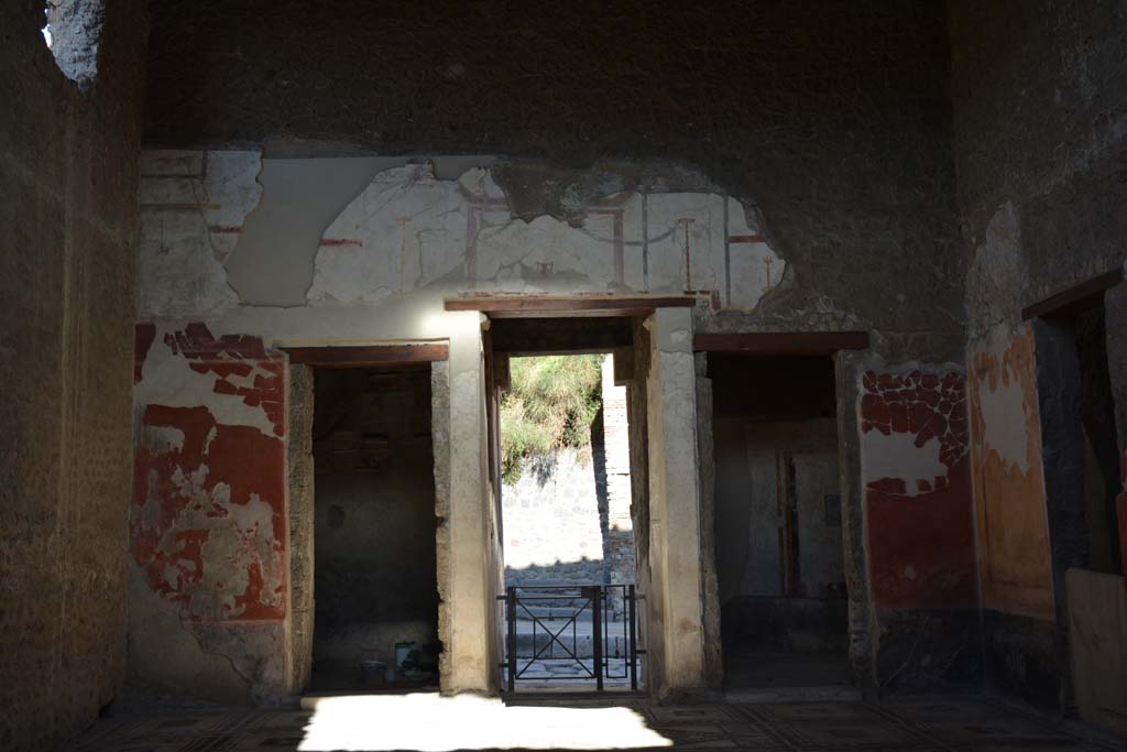 I.7.1 Pompeii. October 2019. Atrium, looking north towards entrance corridor, with a doorway to a cubiculum on either side.
Foto Annette Haug, ERC Grant 681269 D�COR.

