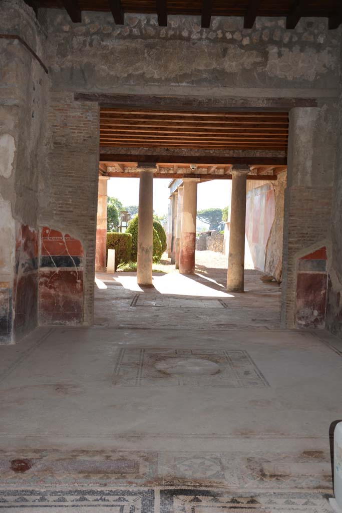 I.7.1 Pompeii. October 2019. 
Looking south from atrium across tablinum towards oecus and peristyle.
Foto Annette Haug, ERC Grant 681269 D�COR.
