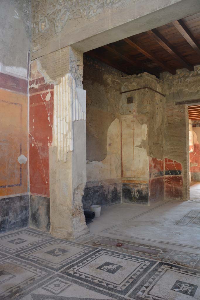 I.7.1 Pompeii. October 2019. 
Looking south-east from atrium towards east wall of tablinum, with recess.
Foto Annette Haug, ERC Grant 681269 D�COR.

